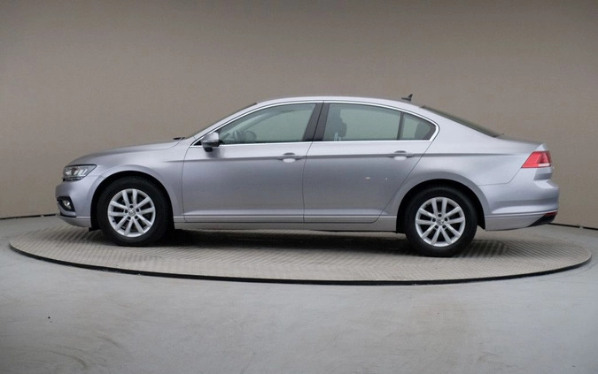 Volkswagen Passat cena 77899 przebieg: 92126, rok produkcji 2019 z Warszawa małe 172